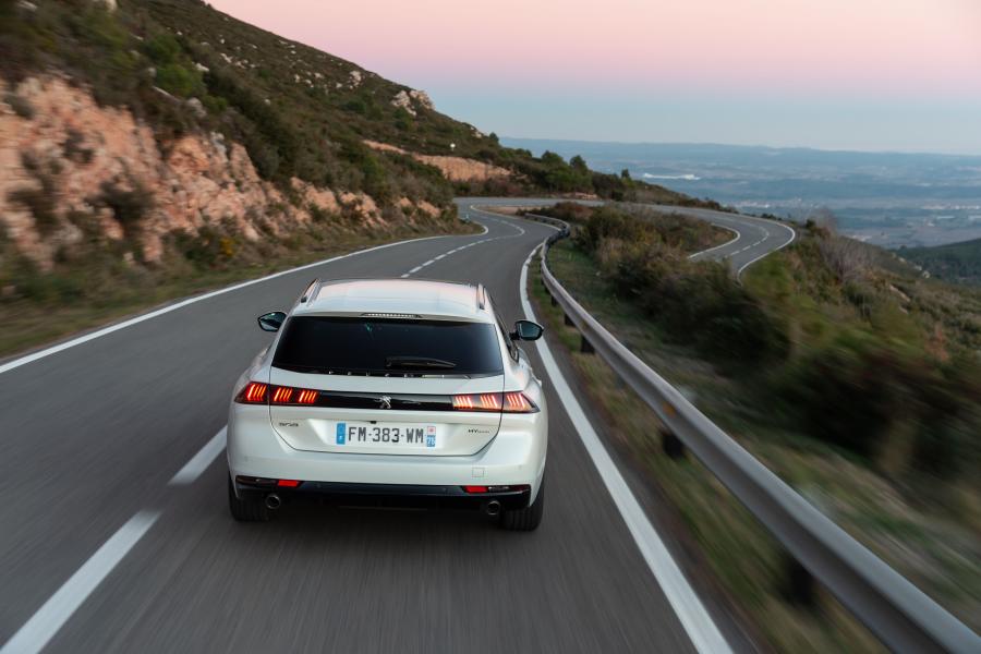 Peugeot 508 SW GT HYBRID 2019 года  (WW) (фото 14 из 40)